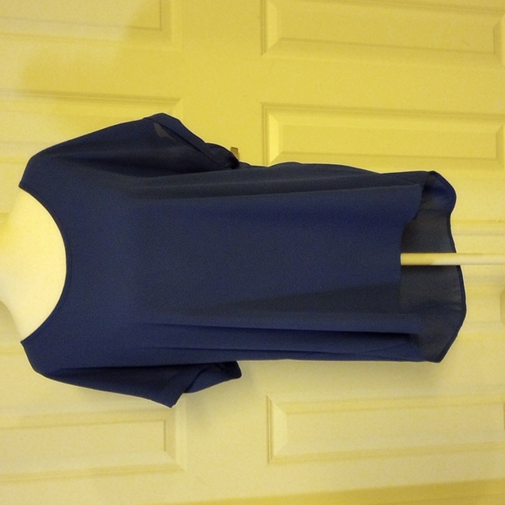 Women's hi-low short sleeve blouse by pleione. XL